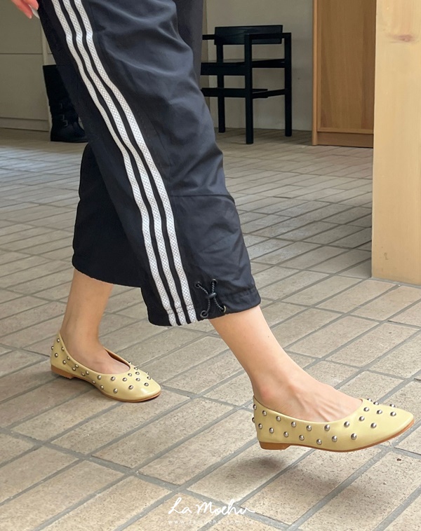 滿版鉚釘娃娃鞋